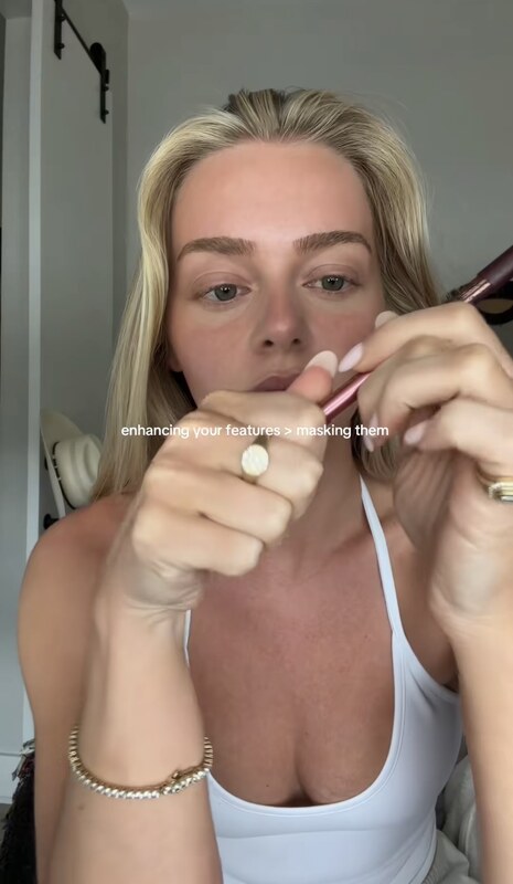 Samantha Riehl nude photo 6