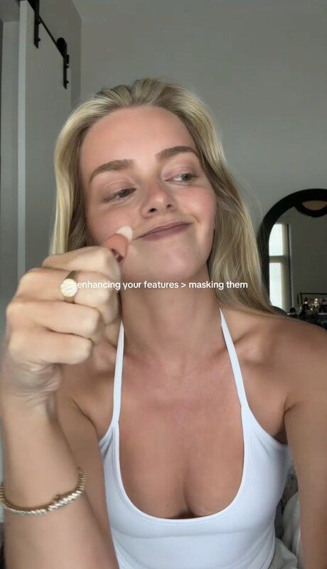 Samantha Riehl nude photo 7