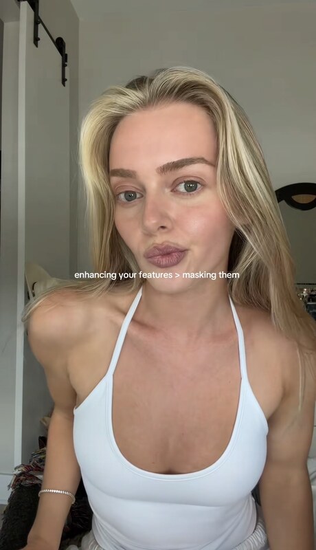 Samantha Riehl nude photo 9