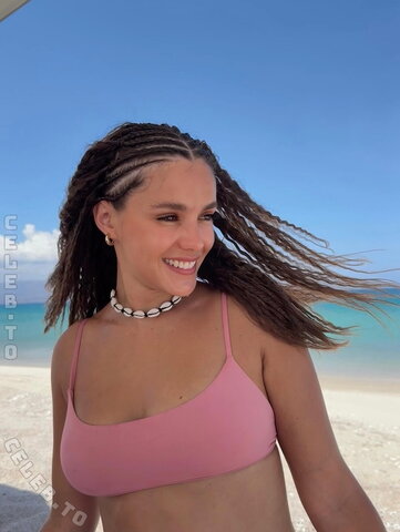 Samantha Siqueiros photo 2
