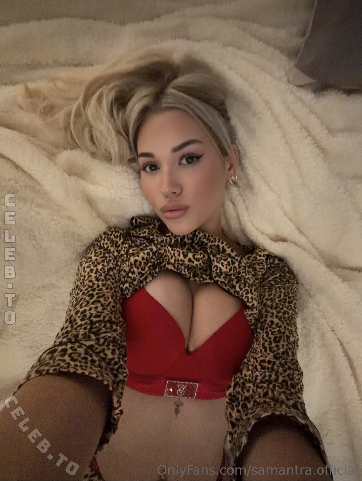 Samantra nude photo 10