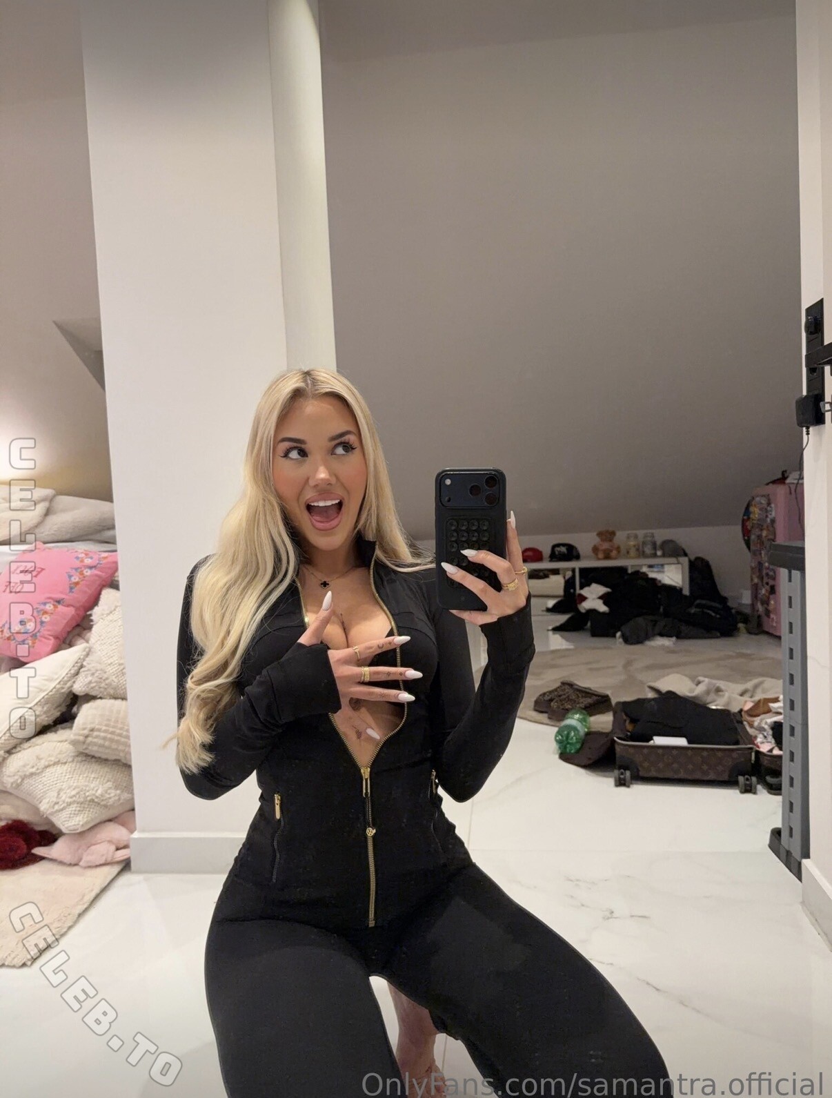 Samantra nude photo 5