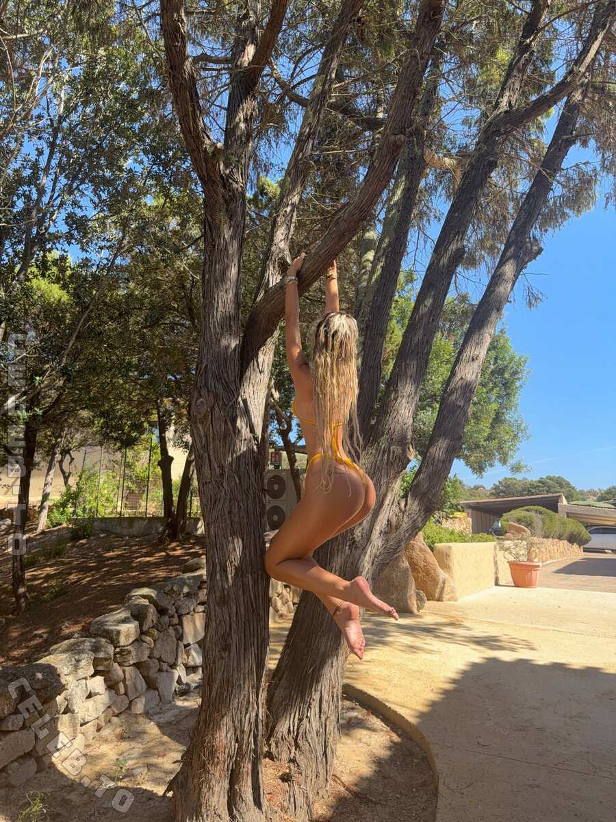 Samantra nude photo 4