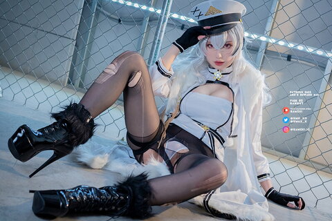 Sameki nude photo 5