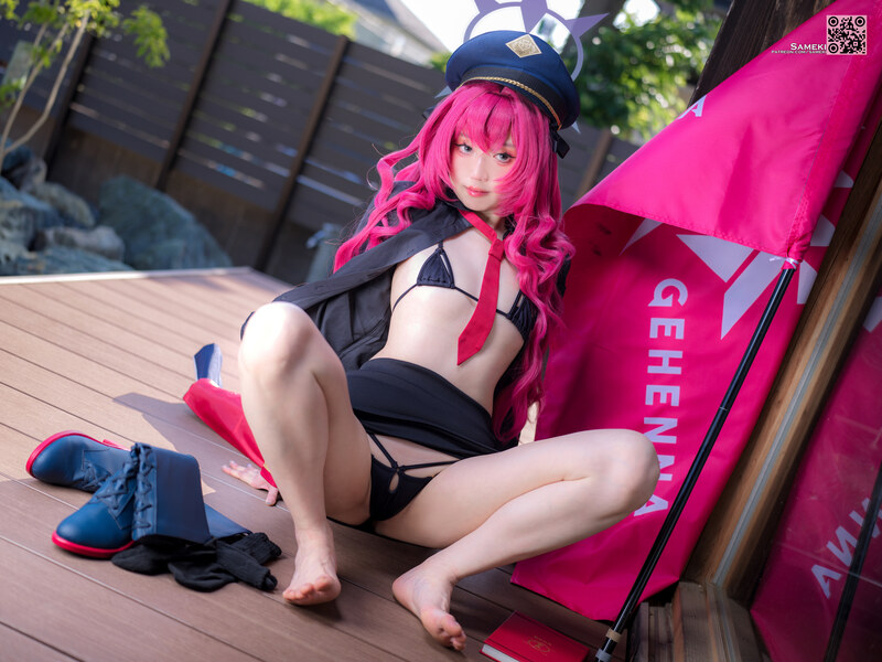 Sameki nude photo 7