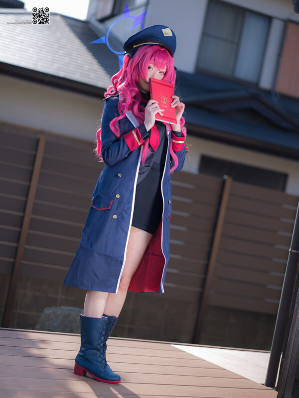 Sameki nude photo 11