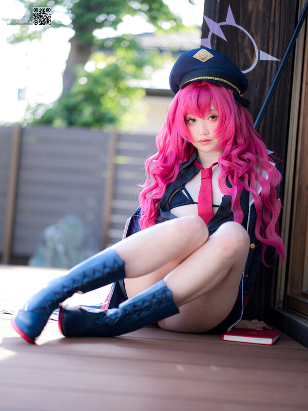 Sameki nude photo 15