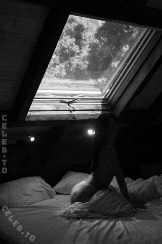 Sammparks nude photo 3