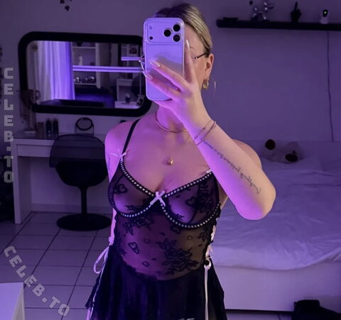 samybwz nude photo 6