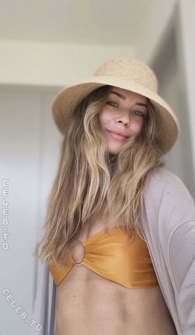 Sandra Kubicka nude photo 10