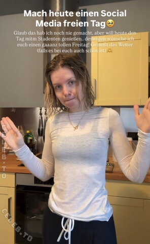Saniskates nude photo 32