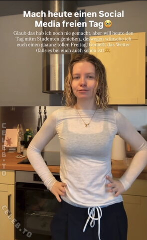 Saniskates nude photo 31