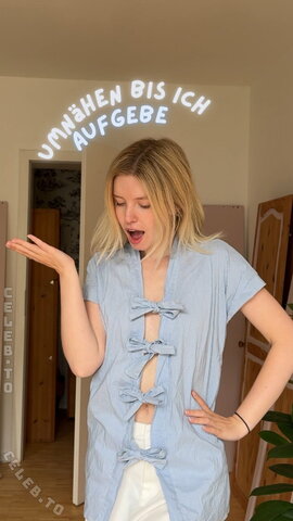 Saniskates nude photo 5