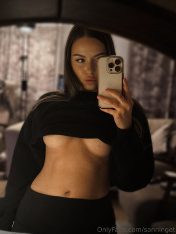 Sanninget nude photo 6