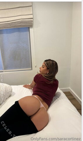 Sara Cortinez Sexy (2 photos)