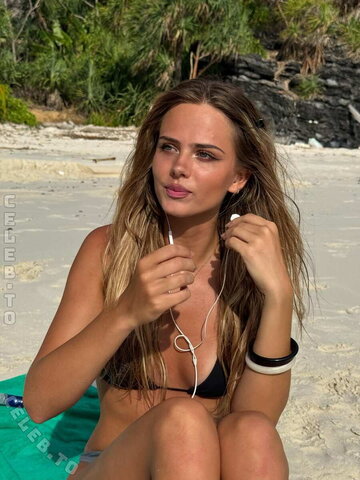 Sara Crumbeleg nude photo 4