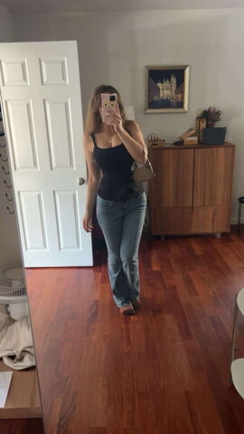 Sara Dobrik nude photo 36