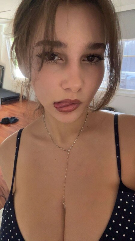Sara Dobrik nude photo 2