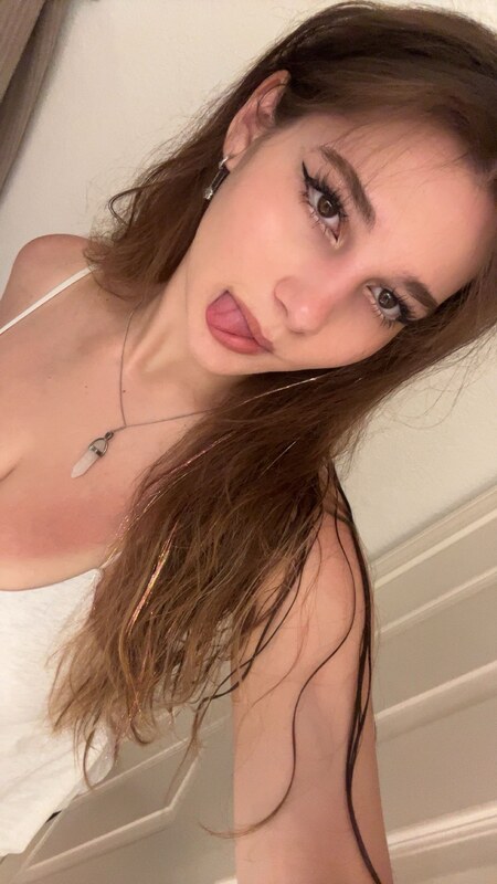 Sara Dobrik nude photo 3