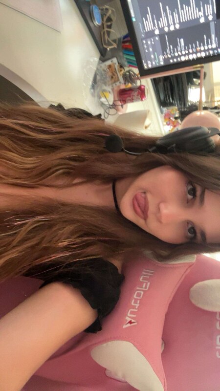 Sara Dobrik nude photo 3