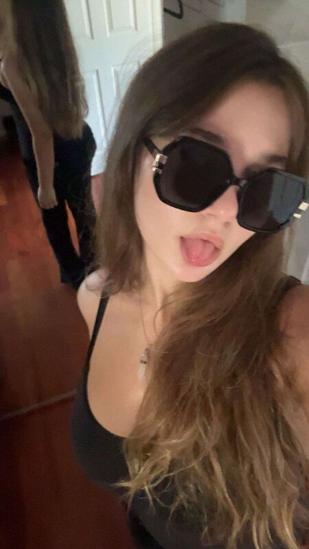 Sara Dobrik nude photo 4
