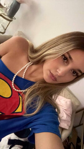 Sara Dobrik nude photo 1
