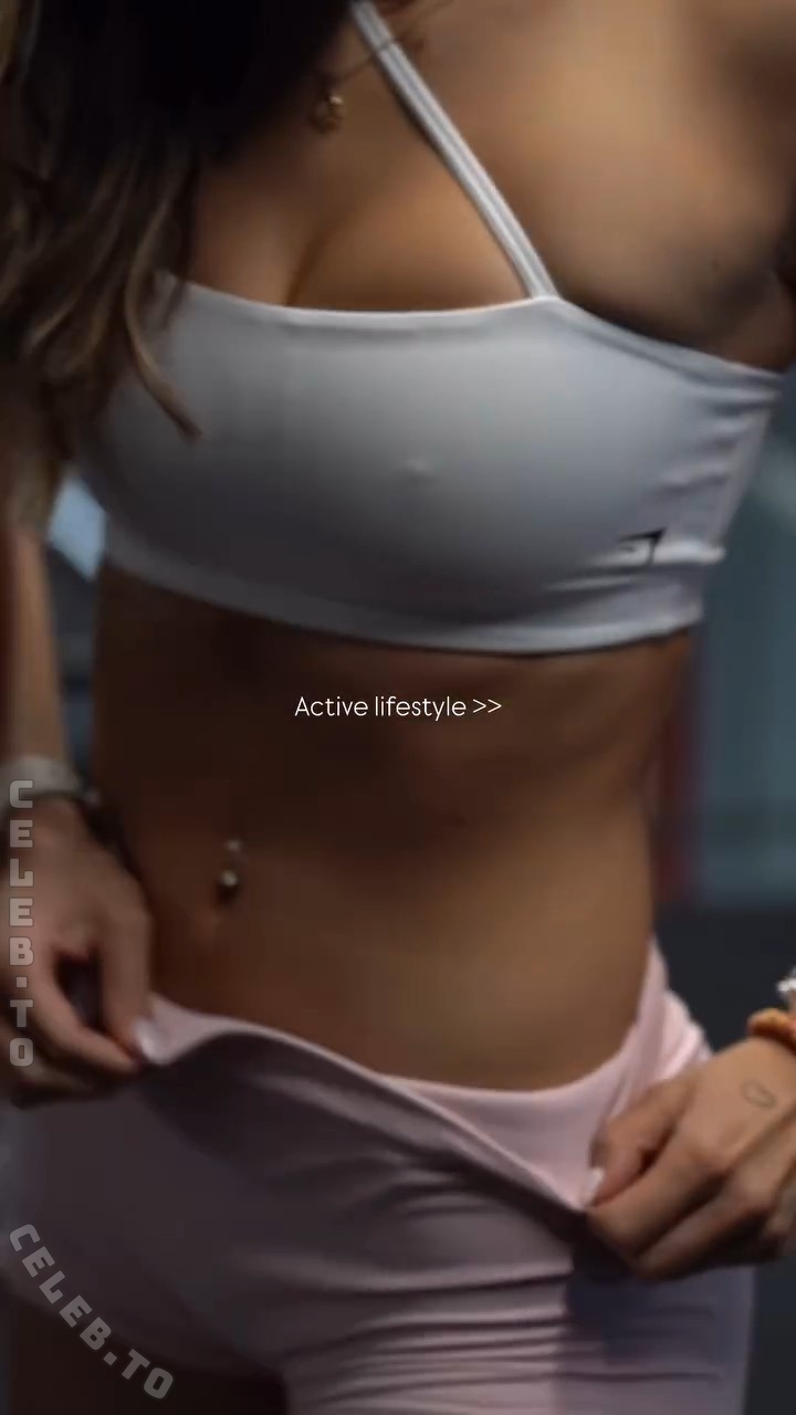 Sara Incir nude photo 5