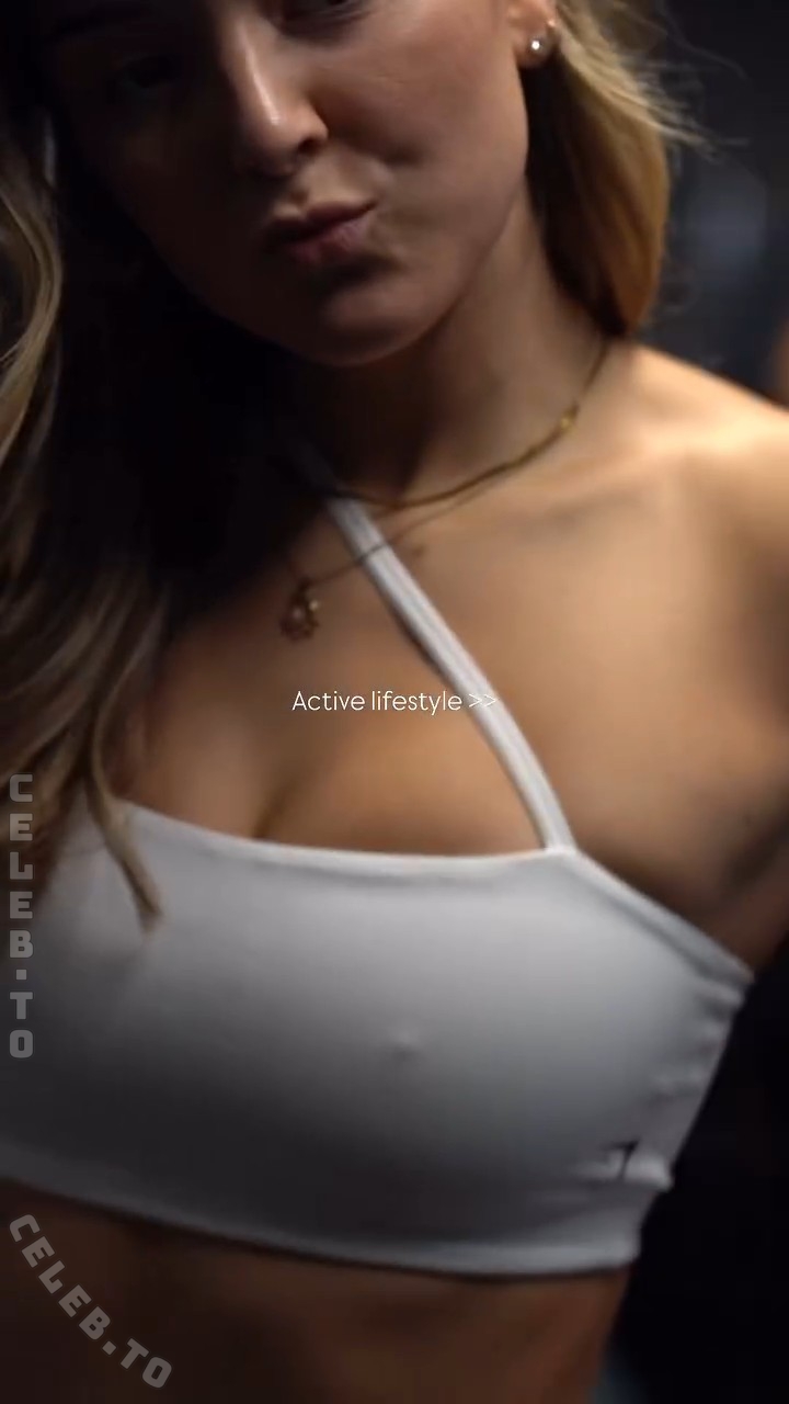 Sara Incir nude photo 6