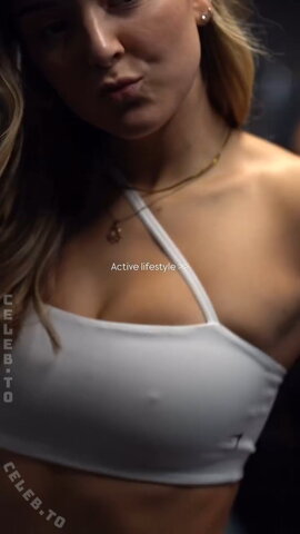 Sara Incir nude photo 1
