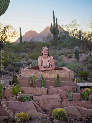 Sara Jean Underwood nude photo 28