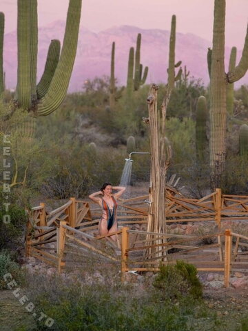 Sara Jean Underwood nude photo 26