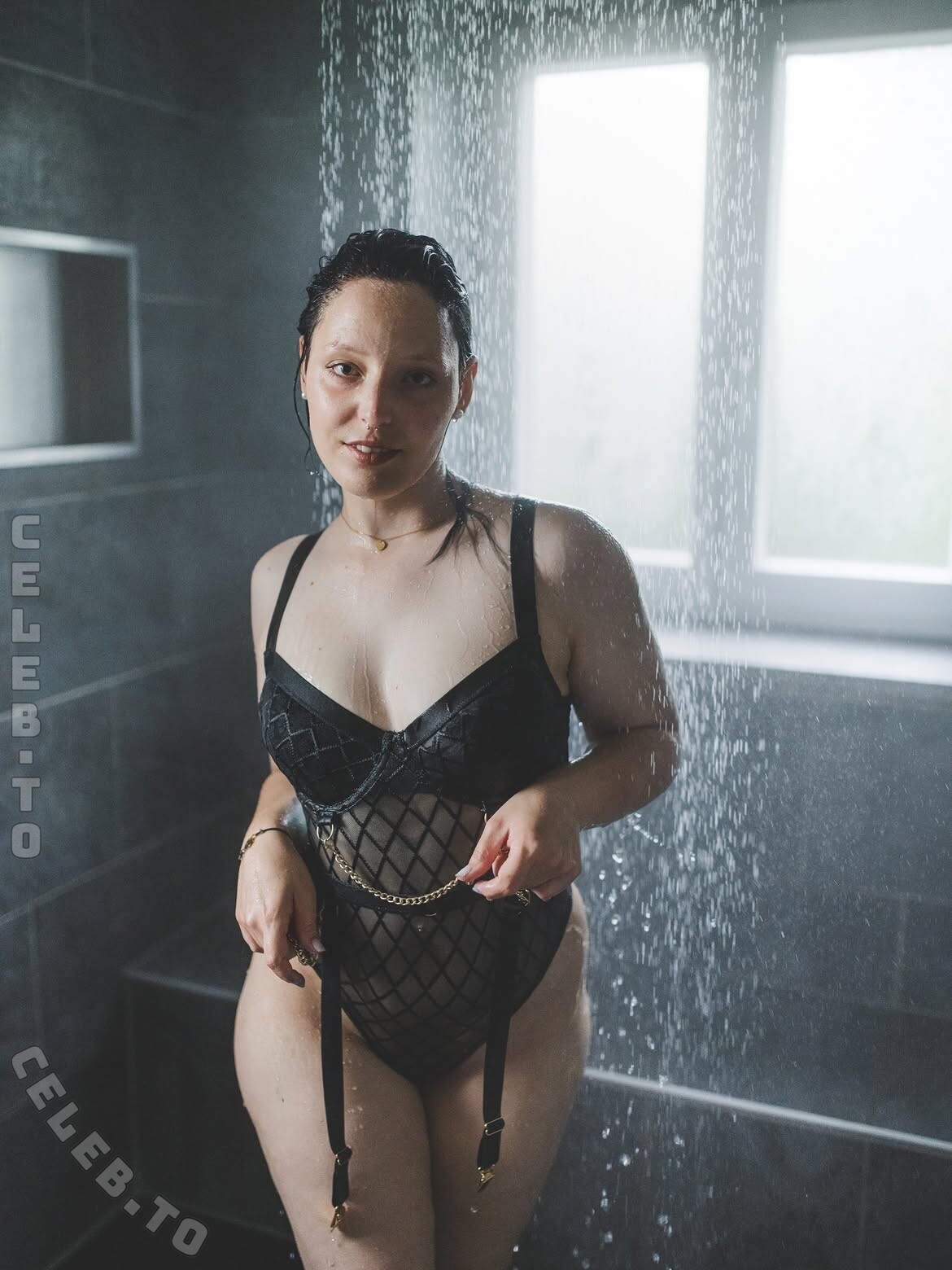 Sara Meier nude photo 8
