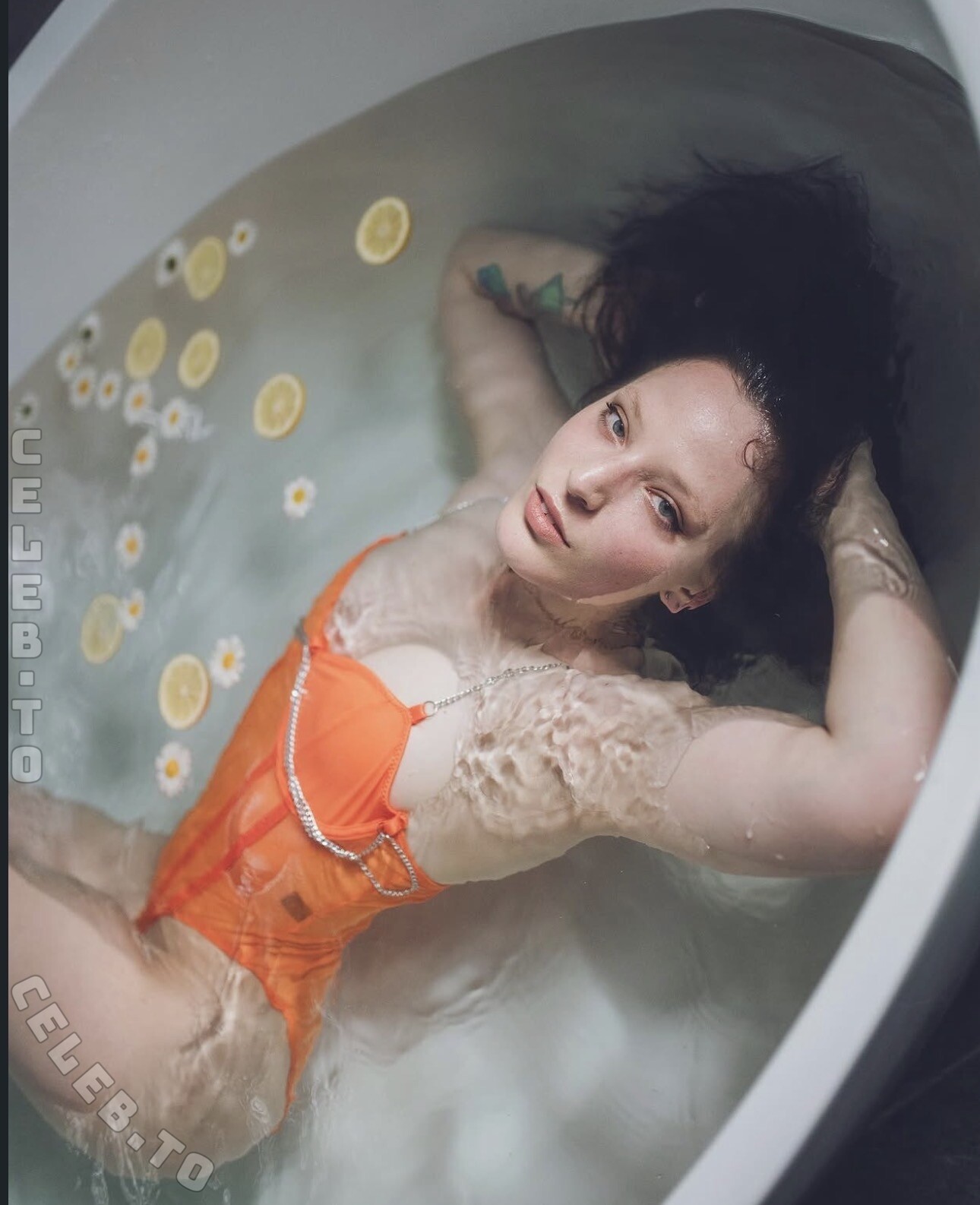 Sara Meier nude photo 3