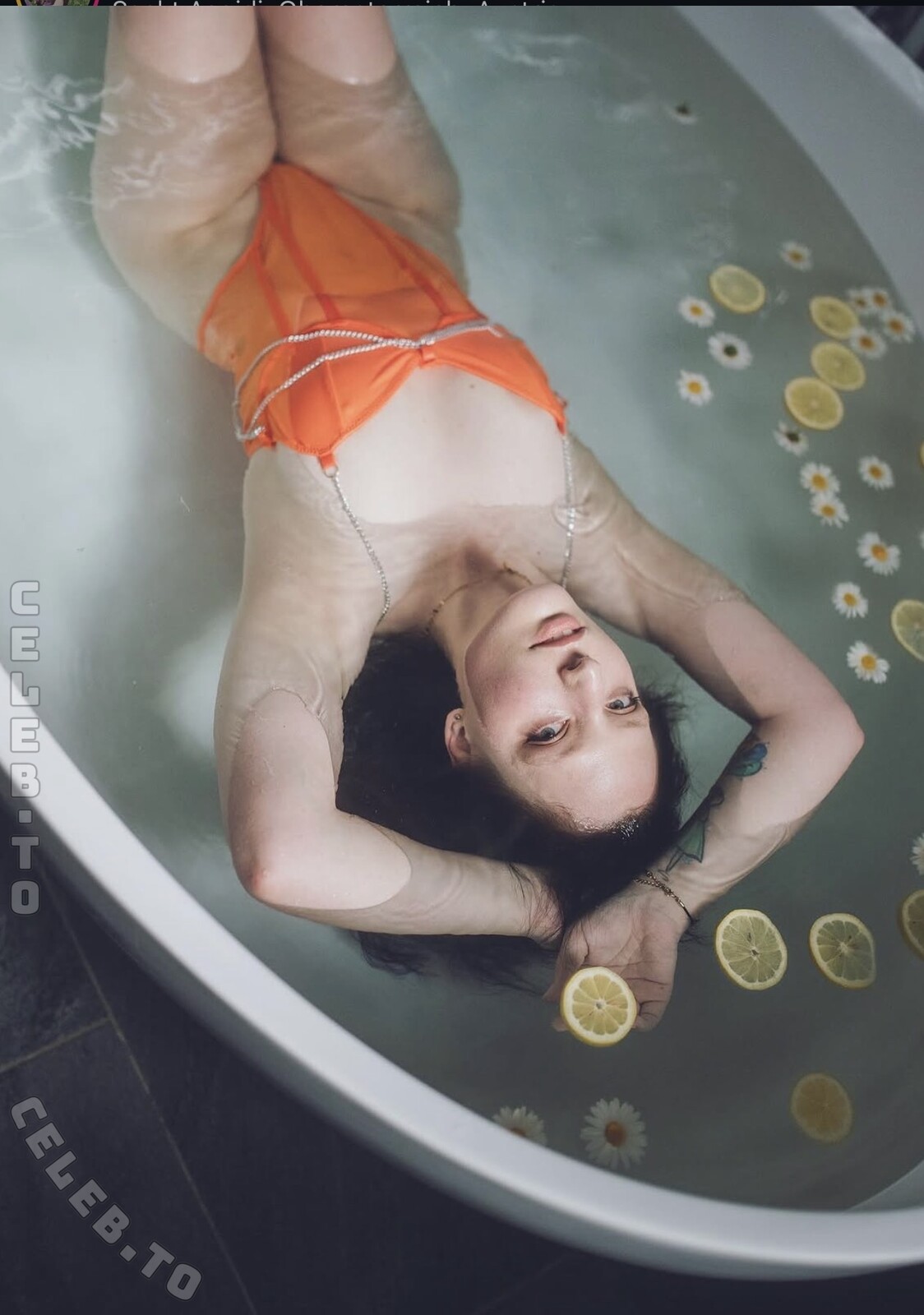 Sara Meier nude photo 4