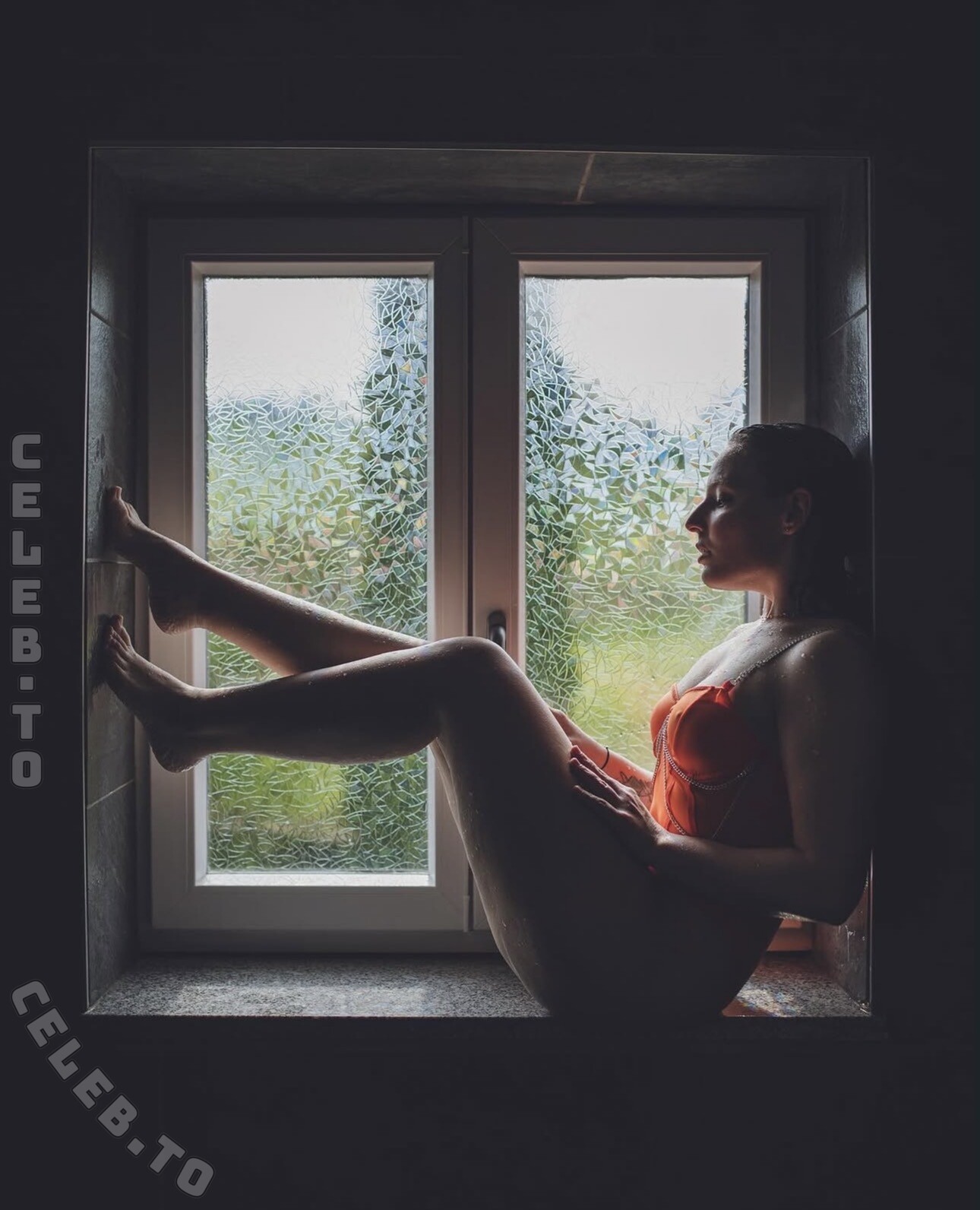 Sara Meier nude photo 10