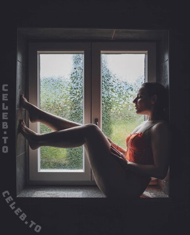 Sara Meier nude photo 13