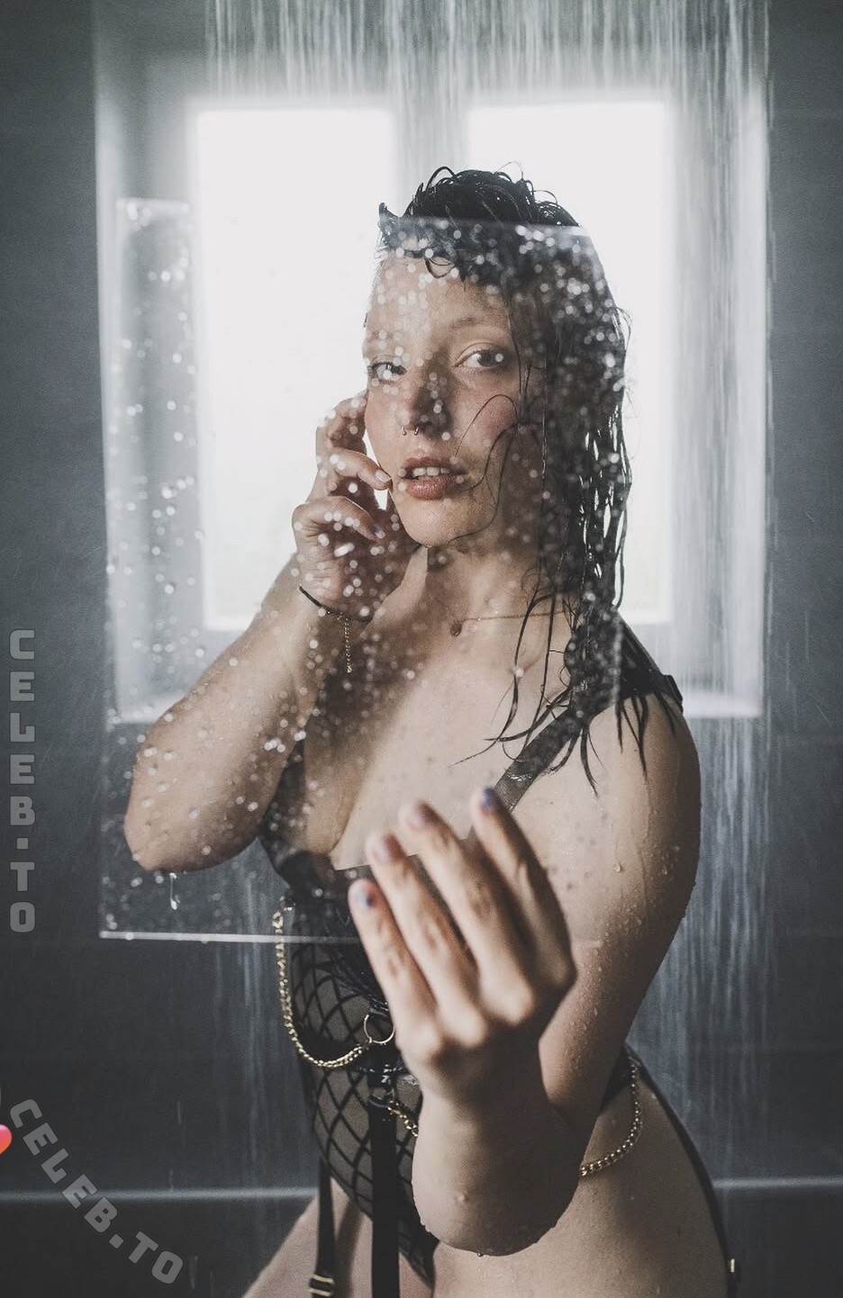 Sara Meier nude photo 17
