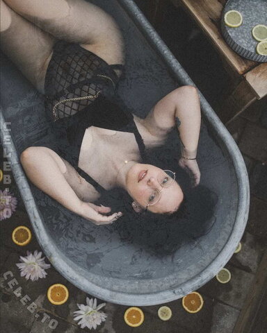 Sara Meier nude photo 4