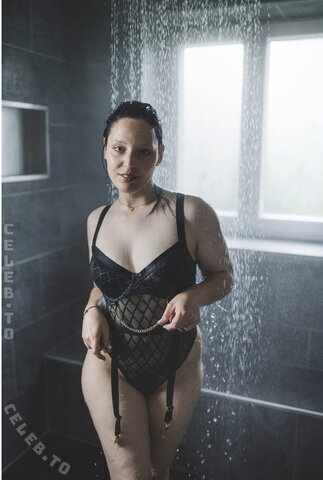 Sara Meier nude photo 2