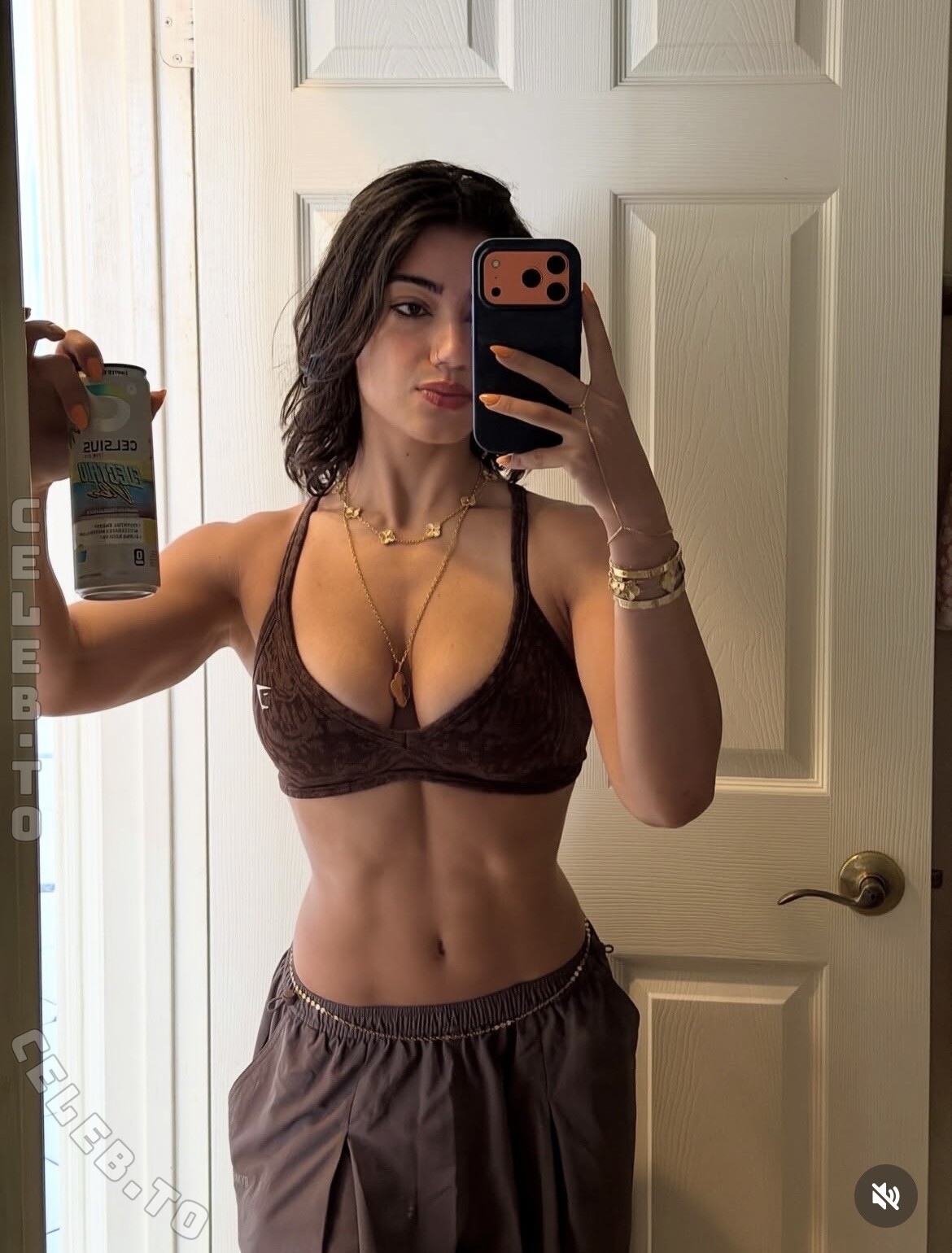 Sara Saffari nude photo 2