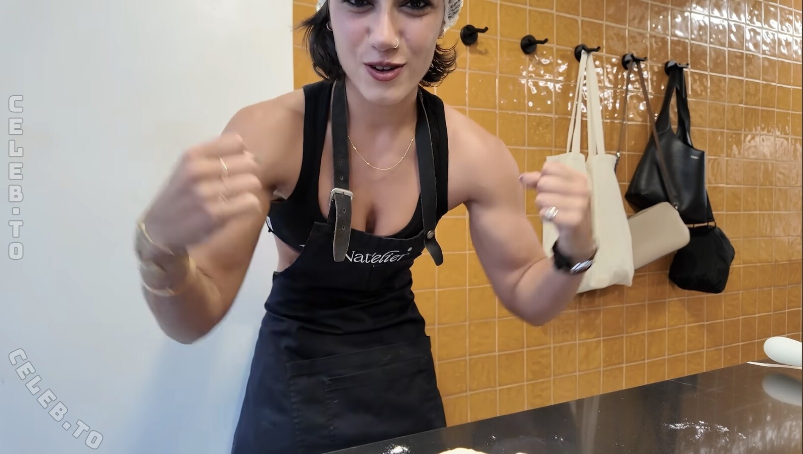 Sara Saffari nude photo 1