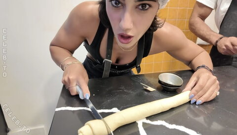 Sara Saffari nude photo 4