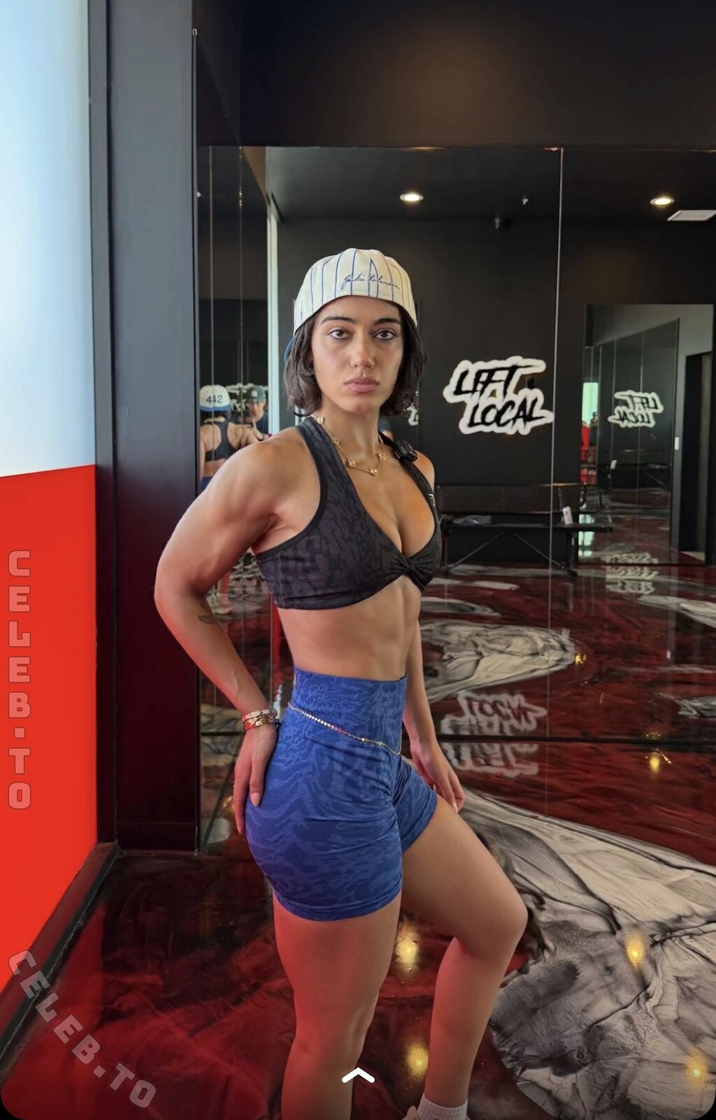 Sara Saffari nude photo 2