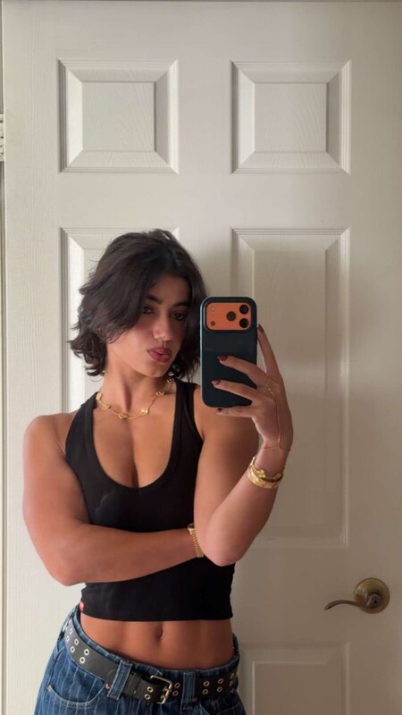 Sara Saffari nude photo 2