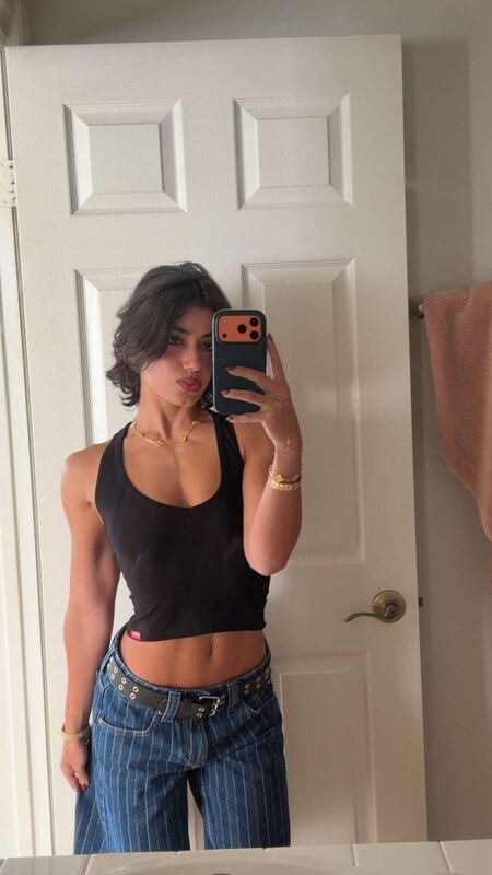 Sara Saffari nude photo 3
