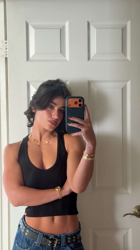 Sara Saffari nude photo 4