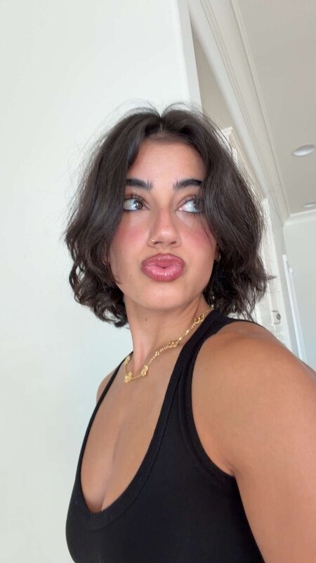 Sara Saffari nude photo 6