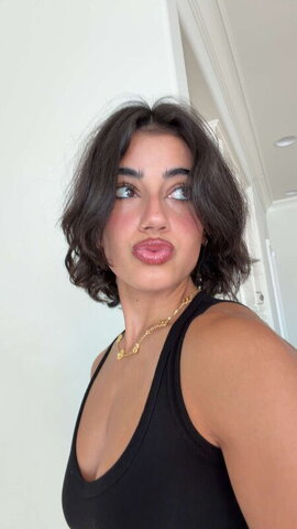Sara Saffari nude photo 17