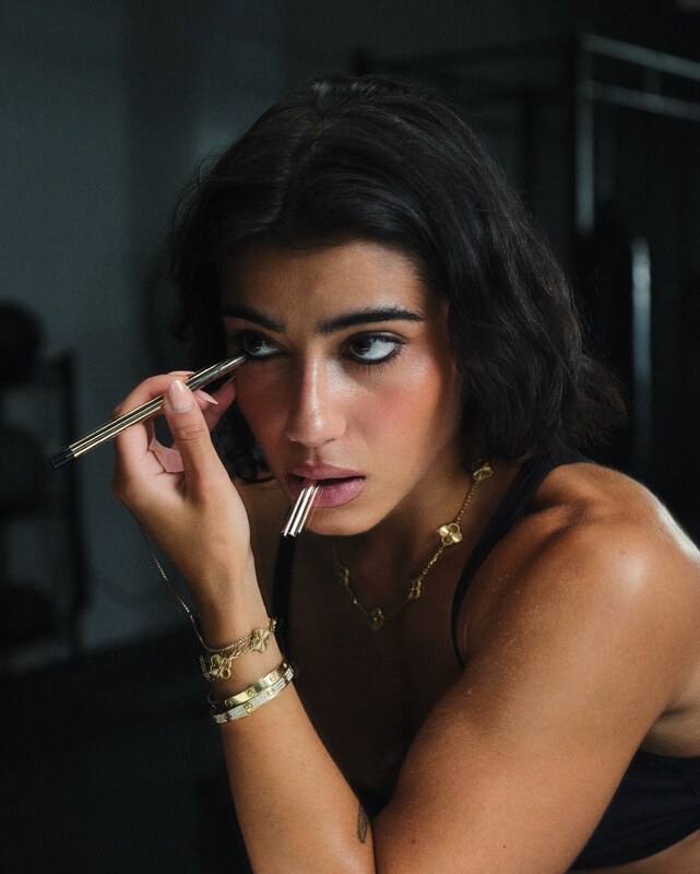 Sara Saffari nude photo 4