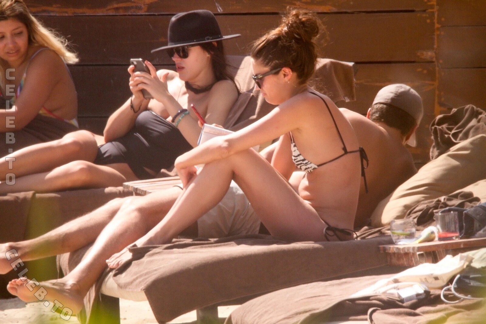 Sara Sampaio nude photo 5